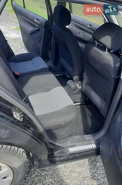 Хэтчбек Volkswagen Golf 2003 в 