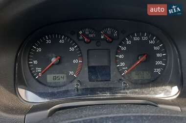 Хэтчбек Volkswagen Golf 2003 в 