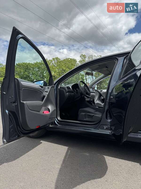 Хетчбек Volkswagen Golf 2009 в Чернігові