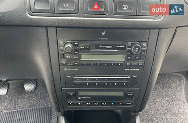 Хэтчбек Volkswagen Golf 2001 в 
