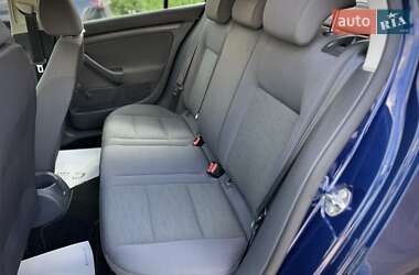 Хэтчбек Volkswagen Golf 2008 в 