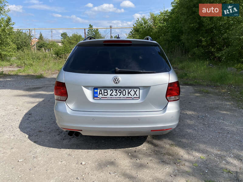 Универсал Volkswagen Golf 2010 в Калиновке
