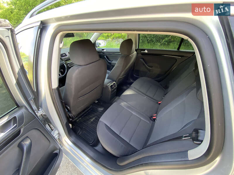 Универсал Volkswagen Golf 2010 в Калиновке