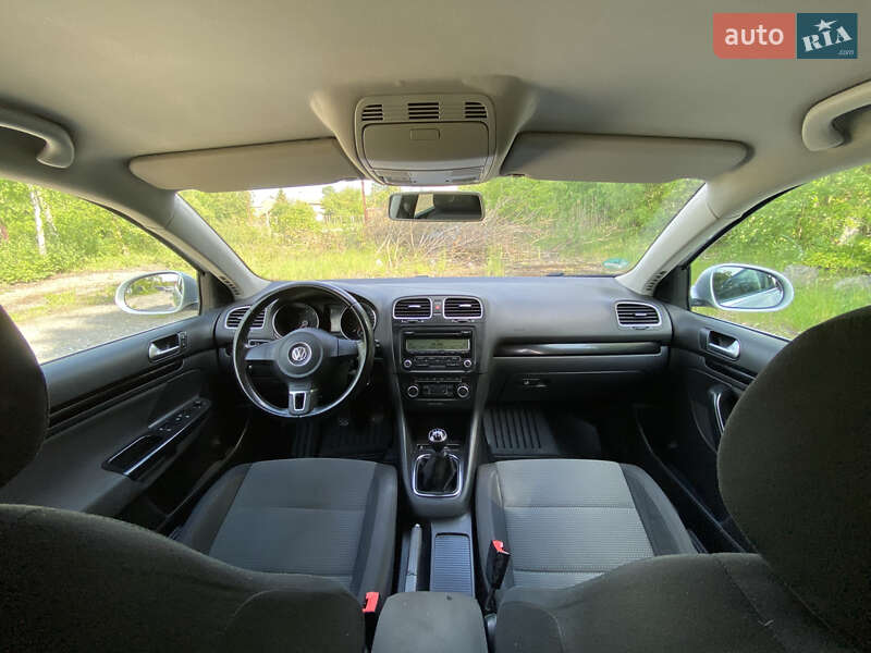 Универсал Volkswagen Golf 2010 в Калиновке
