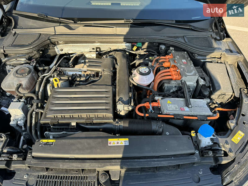 Хетчбек Volkswagen Golf 2021 в Києві