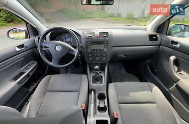 Хэтчбек Volkswagen Golf 2006 в 