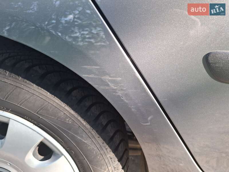 Хетчбек Volkswagen Golf 2005 в Конотопі