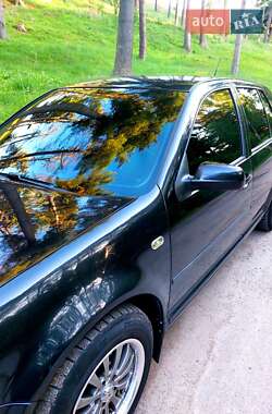 Хетчбек Volkswagen Golf 2001 в 
