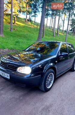 Хетчбек Volkswagen Golf 2001 в 