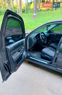 Хетчбек Volkswagen Golf 2001 в 