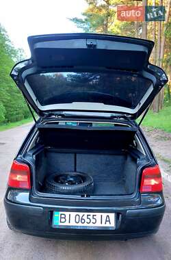 Хетчбек Volkswagen Golf 2001 в 
