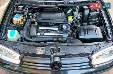 Хетчбек Volkswagen Golf 2001 в 
