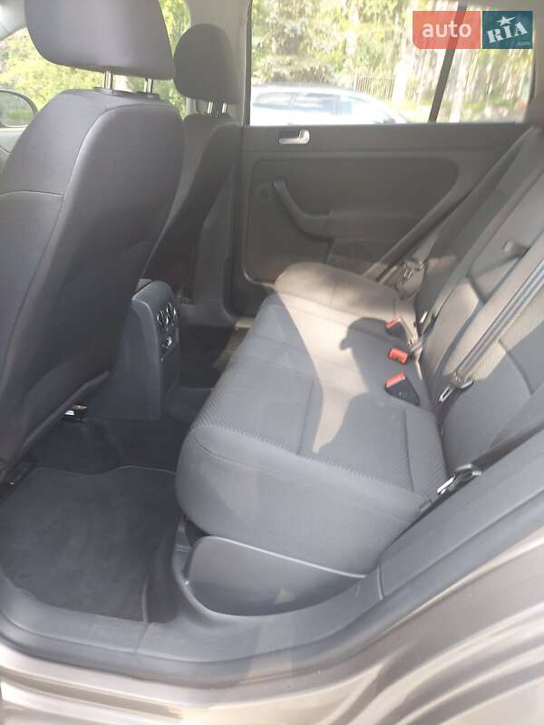 Хетчбек Volkswagen Golf 2010 в Києві