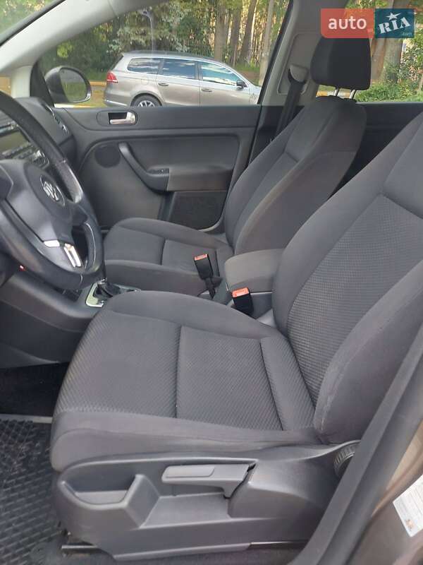 Хетчбек Volkswagen Golf 2010 в Києві