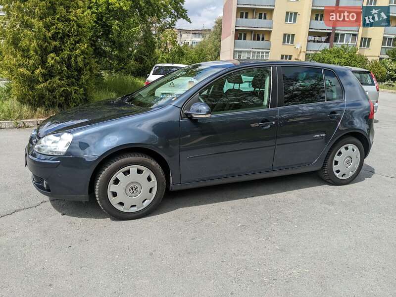 Хетчбек Volkswagen Golf 2008 в Звягелі