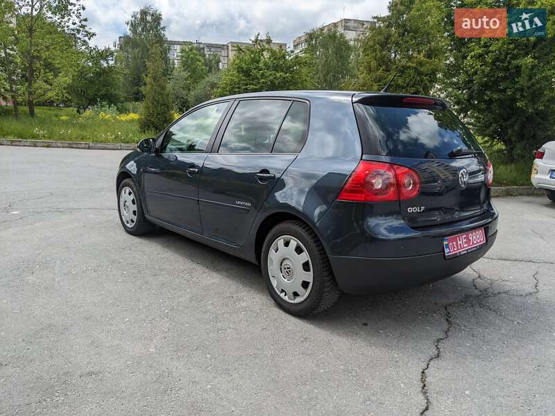 Хетчбек Volkswagen Golf 2008 в Звягелі