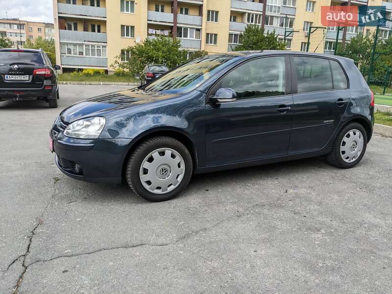 Хетчбек Volkswagen Golf 2008 в Звягелі