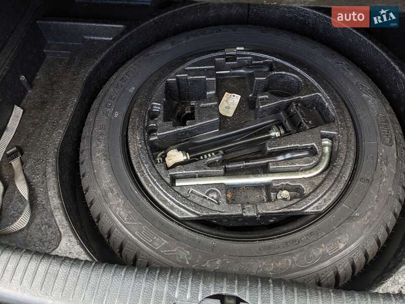 Хетчбек Volkswagen Golf 2008 в Звягелі