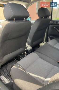 Хетчбек Volkswagen Golf 2002 в 