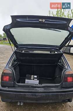 Хэтчбек Volkswagen Golf 1995 в 