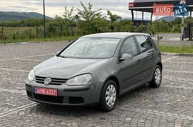 Хэтчбек Volkswagen Golf 2004 в Иршаве