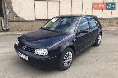 Хетчбек Volkswagen Golf 2003 в Корсунь-Шевченківському
