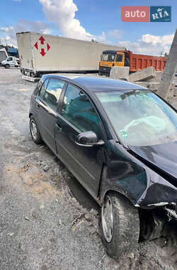 Хэтчбек Volkswagen Golf 2004 в 
