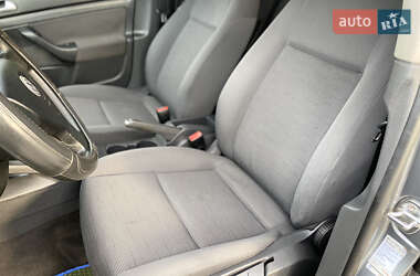 Хетчбек Volkswagen Golf 2006 в 