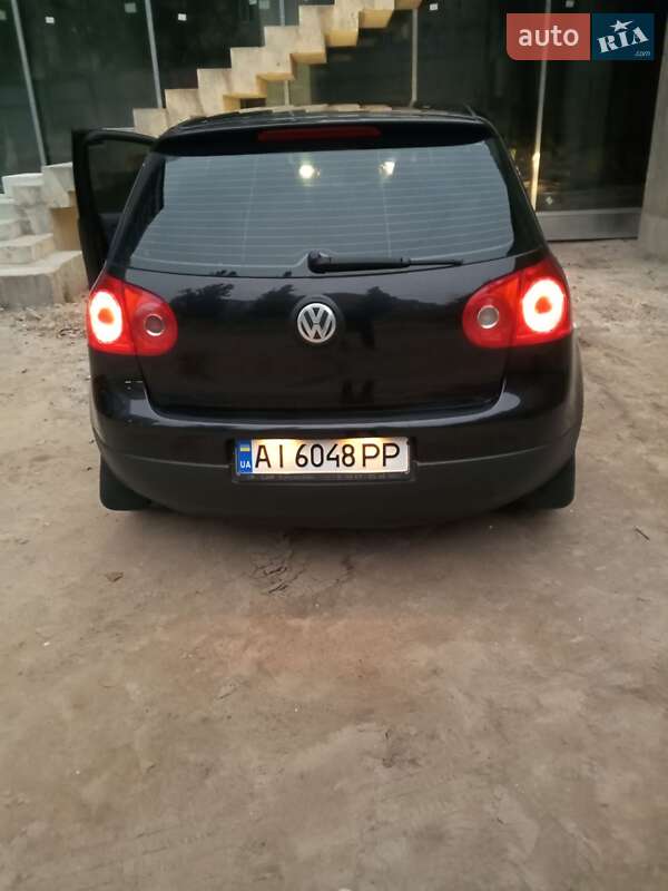 Хэтчбек Volkswagen Golf 2005 в Киеве