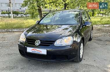 Хетчбек Volkswagen Golf 2005 в 