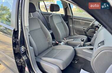 Хетчбек Volkswagen Golf 2005 в 