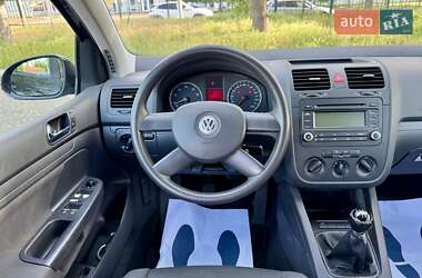 Хетчбек Volkswagen Golf 2005 в 