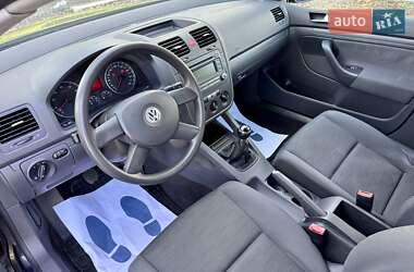 Хетчбек Volkswagen Golf 2005 в 