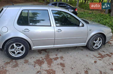 Хетчбек Volkswagen Golf 2002 в 