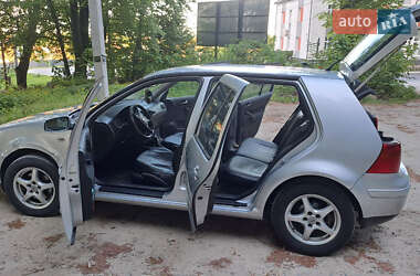 Хетчбек Volkswagen Golf 2002 в 