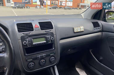 Хэтчбек Volkswagen Golf 2008 в 