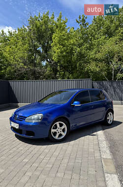 Хетчбек Volkswagen Golf 2004 в Дніпрі