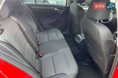 Хетчбек Volkswagen Golf 2017 в 