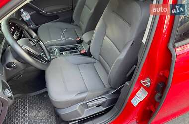 Хетчбек Volkswagen Golf 2017 в 