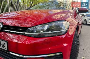 Хетчбек Volkswagen Golf 2017 в 