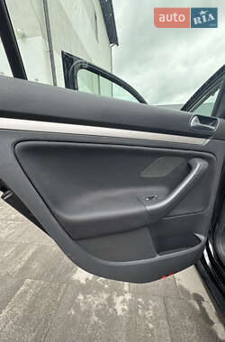 Хэтчбек Volkswagen Golf 2008 в 