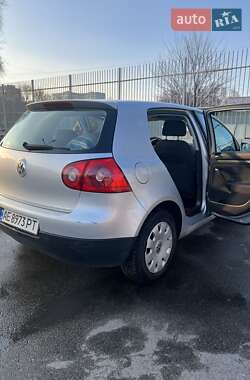 Хэтчбек Volkswagen Golf 2004 в 