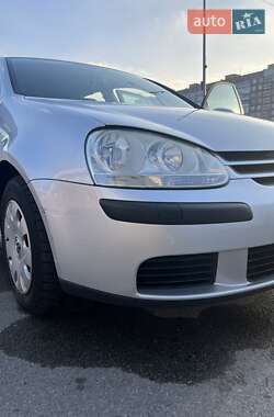 Хэтчбек Volkswagen Golf 2004 в 