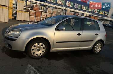 Хэтчбек Volkswagen Golf 2004 в 