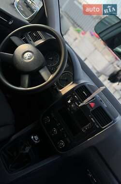 Хэтчбек Volkswagen Golf 2004 в 