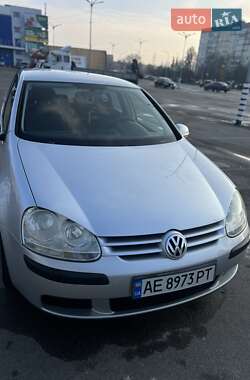 Хэтчбек Volkswagen Golf 2004 в 