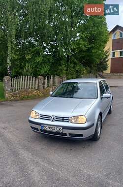 Хэтчбек Volkswagen Golf 2002 в Жовкве