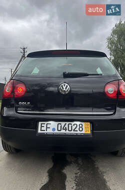 Хэтчбек Volkswagen Golf 2009 в 