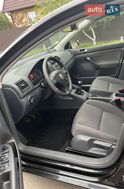 Хэтчбек Volkswagen Golf 2009 в 