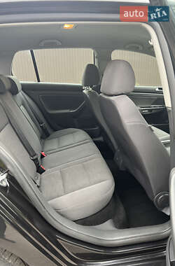 Хэтчбек Volkswagen Golf 2009 в 